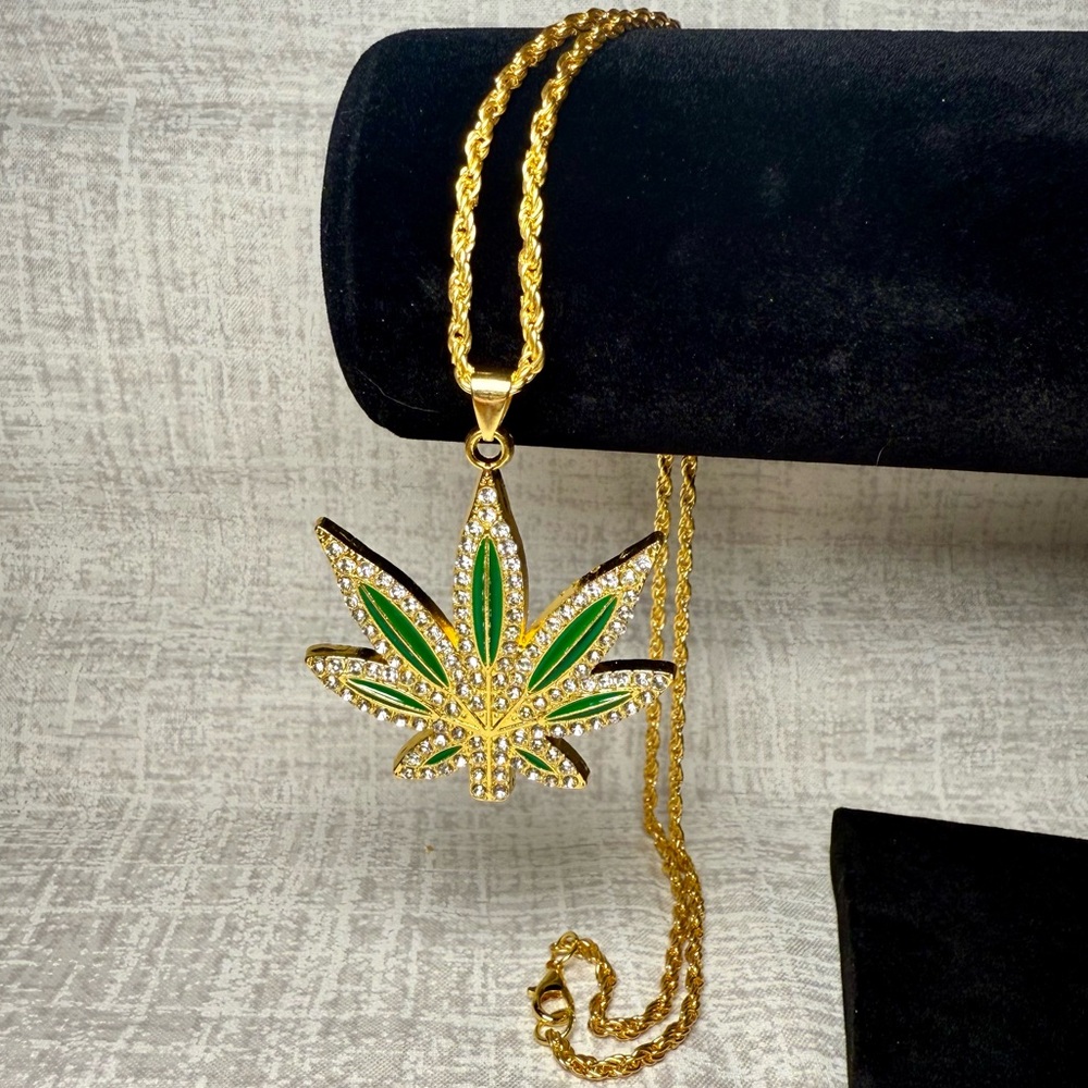 NWT Gold-Tone Stainless Steel Weed Leaf Necklace